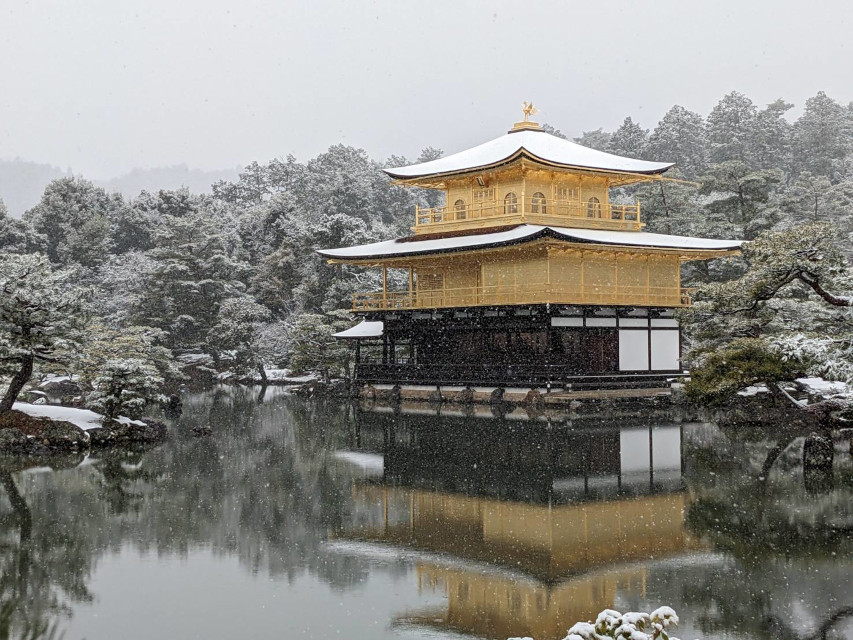 雪の金閣寺