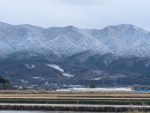 冬本番、山が綺麗に半分白くなってきました！